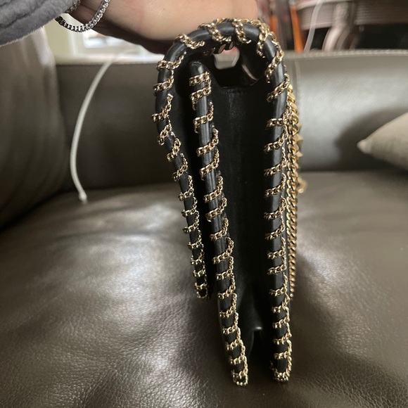 Valentino Black Leather crossbody or shoulder bag. - Picture 3 of 8